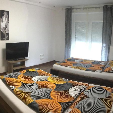 Nina Apartment Wiener Neustadt Extérieur photo