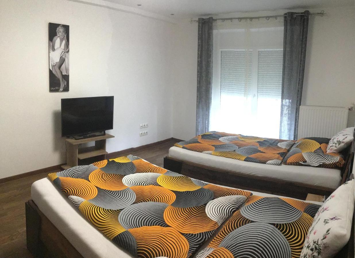Nina Apartment Wiener Neustadt Extérieur photo